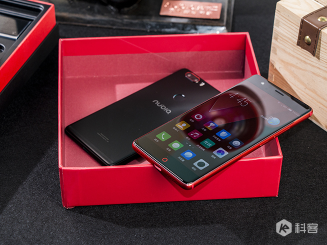 來(lái)一點(diǎn)熱情吧！努比亞nubia Z17烈焰紅圖賞