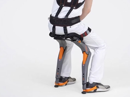 現(xiàn)代無影凳？這凳子能穿在身上，想坐就坐想走就走！