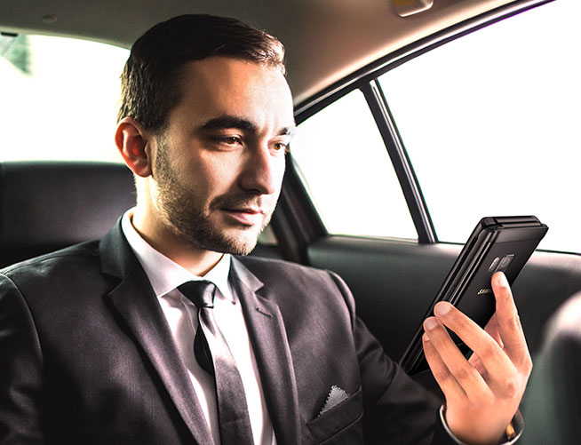 三星領(lǐng)世旗艦8再玩土豪套路，萬元備用機(jī)還能任性？