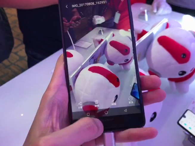 夏普AQUOS S2體驗(yàn)：異形全面屏亮眼 但背面像iPhone 8