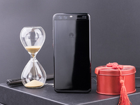 華為P10 Plus亮黑版體驗(yàn)：旗艦級(jí)拍照，手感比iPhone好