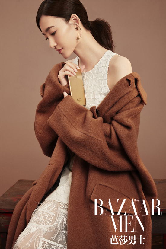 三色金立全面屏M7現(xiàn)身芭莎男士，素顏美女王麗坤傾情演繹