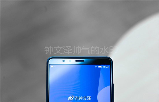 三色金立全面屏M7現(xiàn)身芭莎男士，素顏美女王麗坤傾情演繹