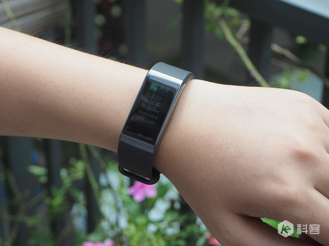 AMAZFIT米動手環(huán)對比榮耀手環(huán)3：彩色大屏的優(yōu)勢居然這么大？