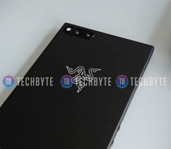 雷蛇Razer Phone真機(jī)諜照曝光：風(fēng)格硬朗，沒(méi)有跑馬燈
