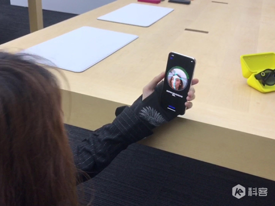 蘋果iPhone X國內首銷：一機難求，但排隊搶購盛況不再