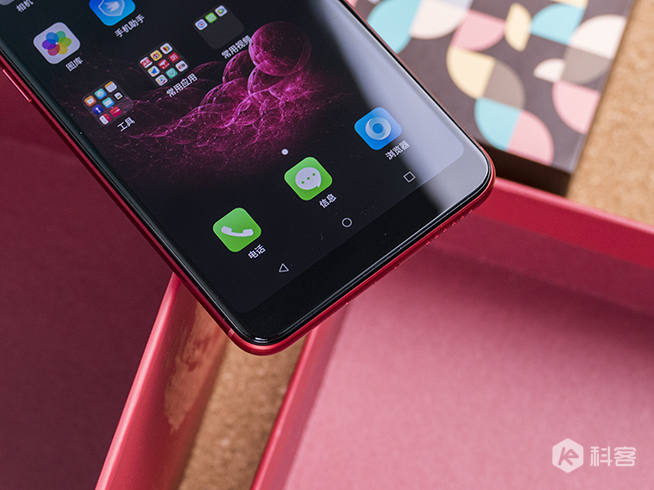 糖果SOAP R11圖賞:開(kāi)啟千元級(jí)全面屏智能手機(jī)時(shí)代