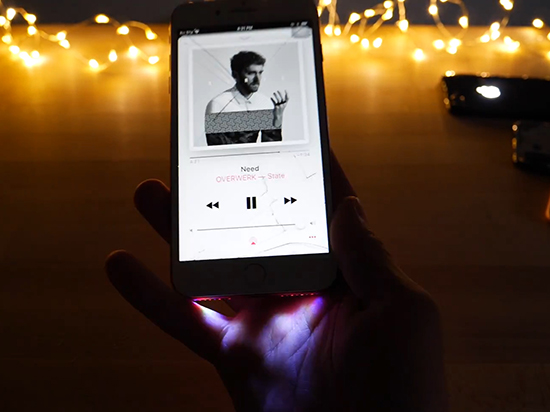 如何讓真iPhone 7 Plus變山寨機？在揚聲器里加套LED跑馬燈啊