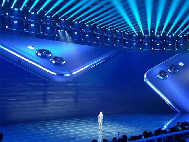 繼承最強AI芯片麒麟970衣缽:全面屏榮耀V10發(fā)布,售價2699元起