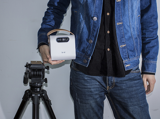 天貓魔屏使用評(píng)測(cè)：高Bigger年貨！能隨身攜帶的電影院