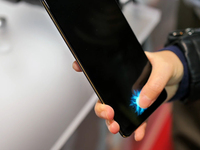 vivo屏下指紋解鎖手機(jī)現(xiàn)身CES: 實(shí)測約0.7秒解鎖比華為慢75%