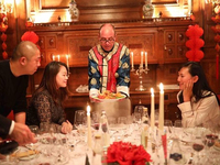 天貓AR“場景購”新體驗(yàn)：足不出戶，動(dòng)動(dòng)手指隨時(shí)出國買年貨