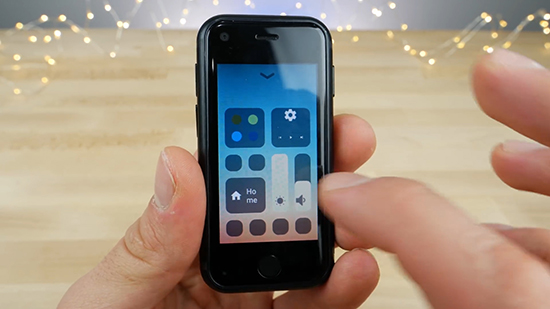 迷你iPhone 8 Plus開箱：居然還能一鍵切換小劉海