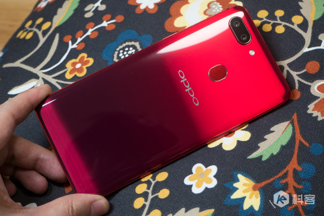 OPPO R15夢(mèng)鏡紅體驗(yàn)評(píng)測：顏值再升級(jí) 夜拍更出眾