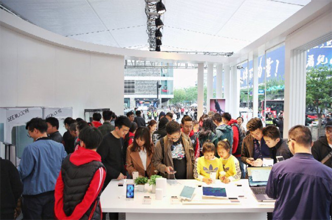 華為P20系列熱銷勢頭不減 極光色一機難求