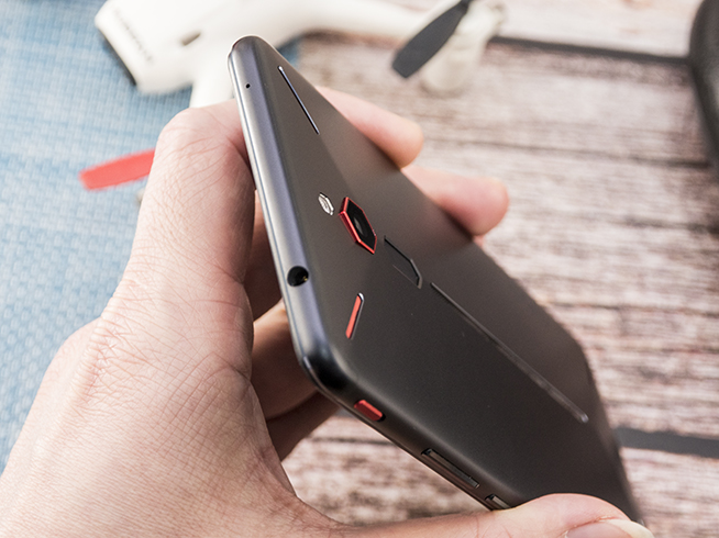 努比亞紅魔手機(jī)體驗(yàn)：高性能為游戲而來(lái) 還有高顏值機(jī)身