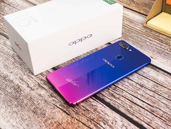 OPPO R15星云特別版圖賞：紅藍(lán)漸變色 撞出新鮮感