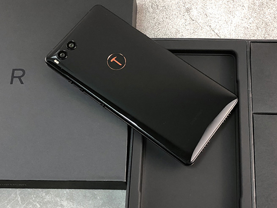 “齊劉海”全面屏太沒(méi)意思？這些傲嬌的驍龍845旗艦考慮一下