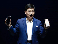 2018年Q2華為手機(jī)銷(xiāo)量再超蘋(píng)果：余承東吹過(guò)的牛皮要實(shí)現(xiàn)了？