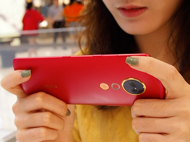 妹紙實(shí)測美圖T9對比vivo X21：專業(yè)與普通的差距