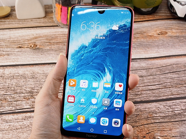 榮耀8X Max上手：7.12英寸屏幕配驍龍660 游戲體驗不一樣