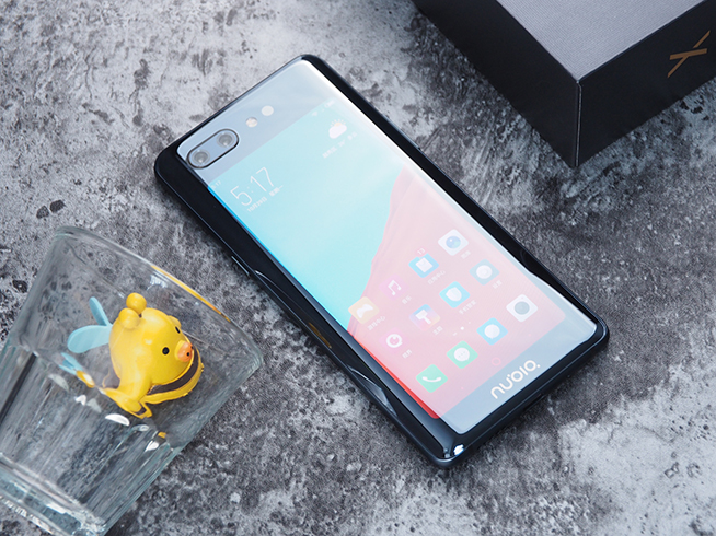 努比亞X上手體驗(yàn)：旗艦雙攝雙指紋，實(shí)用超大雙屏幕