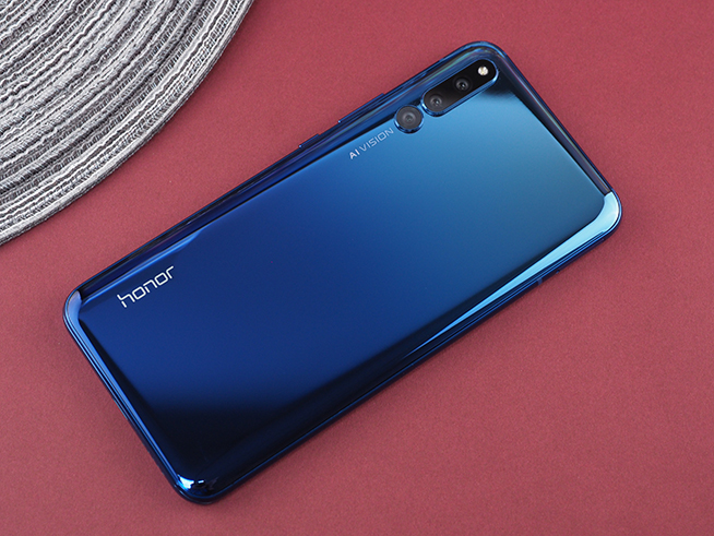 榮耀Magic2開箱體驗：屏內指紋超廣角三攝 還有停不下的滑屏