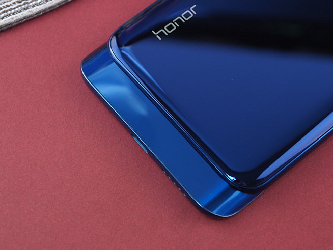 榮耀Magic2開箱體驗：屏內指紋超廣角三攝 還有停不下的滑屏