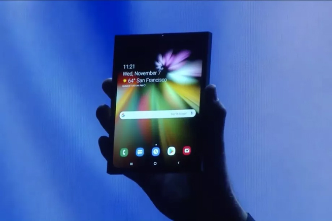 三星折疊屏手機(jī)亮相：展開能變身平板 與谷歌聯(lián)手定義可折疊設(shè)備