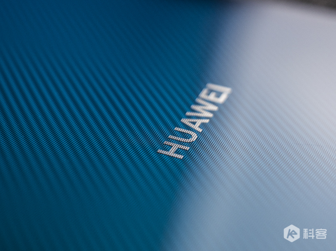 華為開孔屏新機12月見:屏占比創(chuàng)新高 與三星爭全球首發(fā)