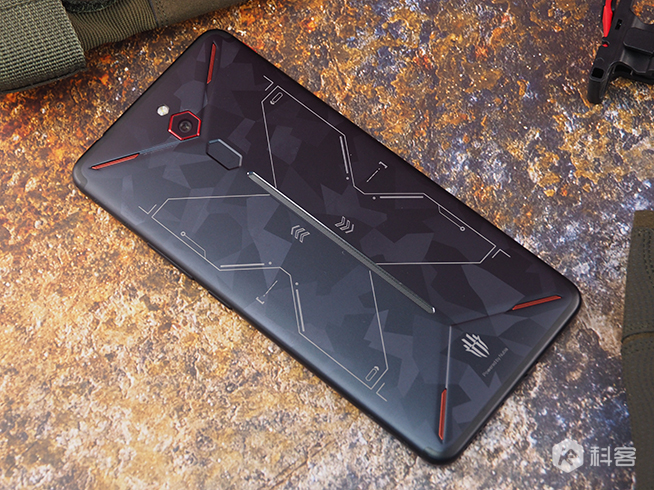 紅魔Mars電競手機評測：10G內(nèi)存+邊框觸控，像游戲機一樣