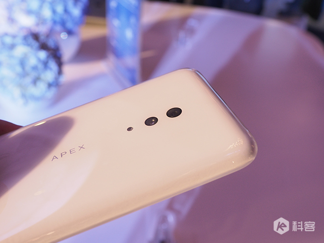 vivo APEX 2019上手圖賞：一體化設計感極強 按鍵開孔通通消失