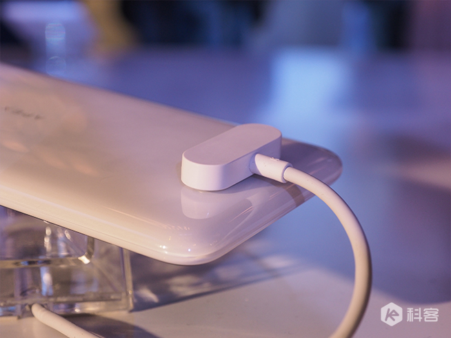 vivo APEX 2019上手圖賞：一體化設計感極強 按鍵開孔通通消失