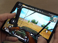 三星Galaxy Fold折疊屏手機(jī)游戲體驗(yàn)：不解釋，大屏幕真香