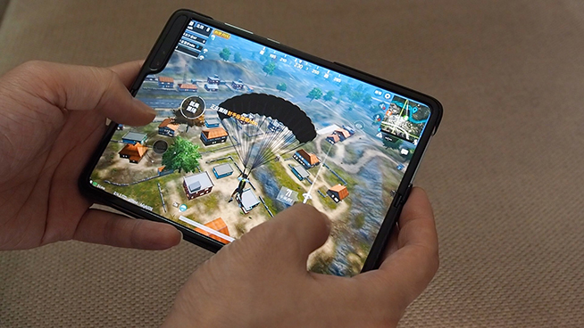 三星Galaxy Fold折疊屏手機游戲體驗：不解釋，大屏幕真香