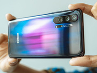 有驚卻不喜，榮耀20系列發(fā)布三款“異形屏”新機(jī)