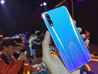 大電池硬核真香機！iQOO Neo 855版上手玩，新色搶鏡