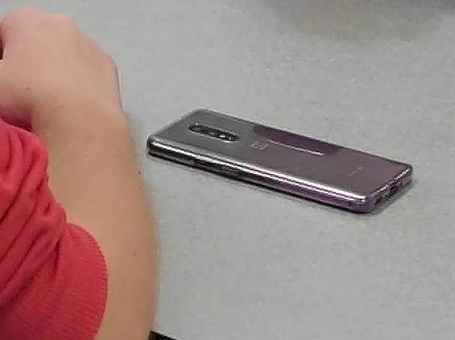 一加手機(jī)8意外曝光：用上挖孔屏新設(shè)計 5G升級滿足你