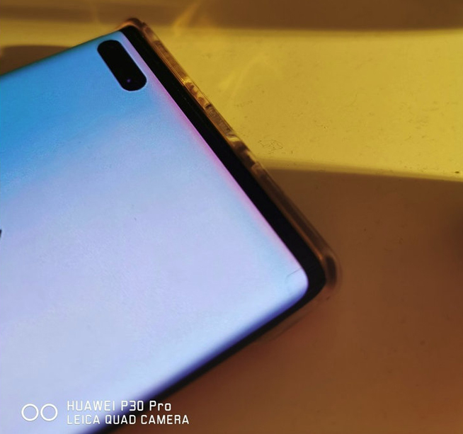 環(huán)幕屏+挖孔前置雙攝 華為P40 Pro真機諜照提前曝光？