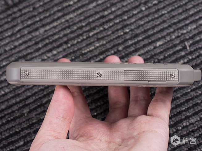 諾基亞800體驗(yàn)評(píng)測(cè)：IP68級(jí)別三防 功能齊全戶外好搭檔