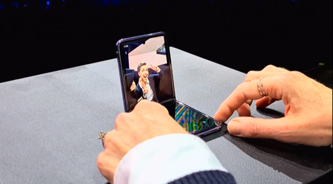 售價接近萬元 三星Galaxy Z Flip翻蓋折疊機美顏登場