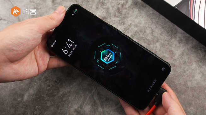 紅魔5G游戲手機(jī)上手:144Hz超競屏行業(yè)最佳 用它吃雞把把穩(wěn)