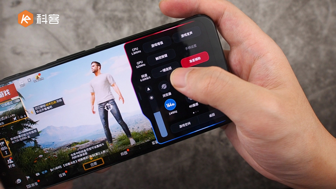 紅魔5G游戲手機(jī)上手:144Hz超競屏行業(yè)最佳 用它吃雞把把穩(wěn)