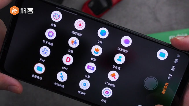 努比亞Play視頻評(píng)測(cè)：同價(jià)位檔各種越級(jí)體驗(yàn)！真正玩?zhèn)€痛快