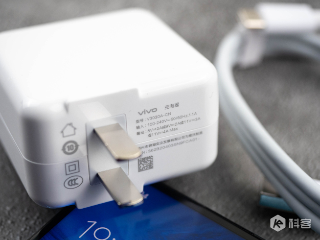 iQOO Neo3圖賞：驍龍865+144Hz高刷新率屏 再次定義真香機(jī)