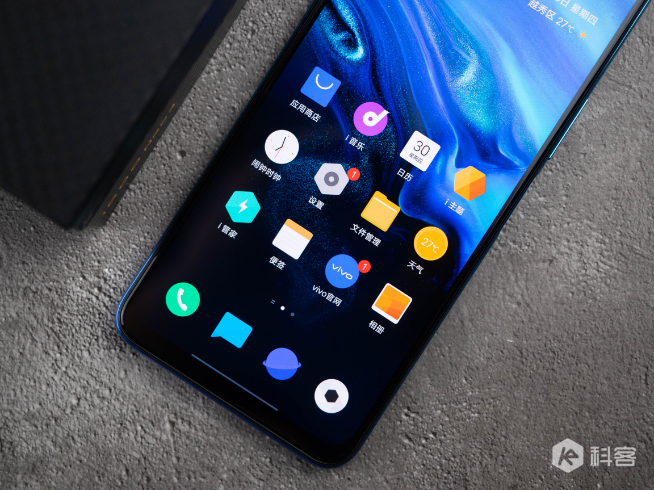 iQOO Neo3圖賞：驍龍865+144Hz高刷新率屏 再次定義真香機(jī)