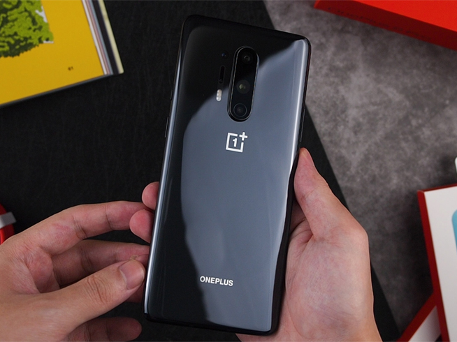 一加手機(jī)8 Pro上手玩:120Hz瞳孔屏出眾 視覺體驗(yàn)超一流