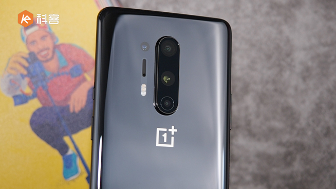 一加手機(jī)8 Pro上手玩:120Hz瞳孔屏出眾 視覺體驗(yàn)超一流