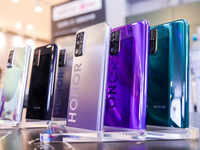 《人人都愛中國造》3小時(shí)帶貨7.2億，榮耀30系列成功登上C位