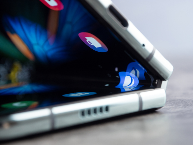 三星Galaxy Fold 2最新曝光：設(shè)計升級雙電池 備貨吃緊搶購難？